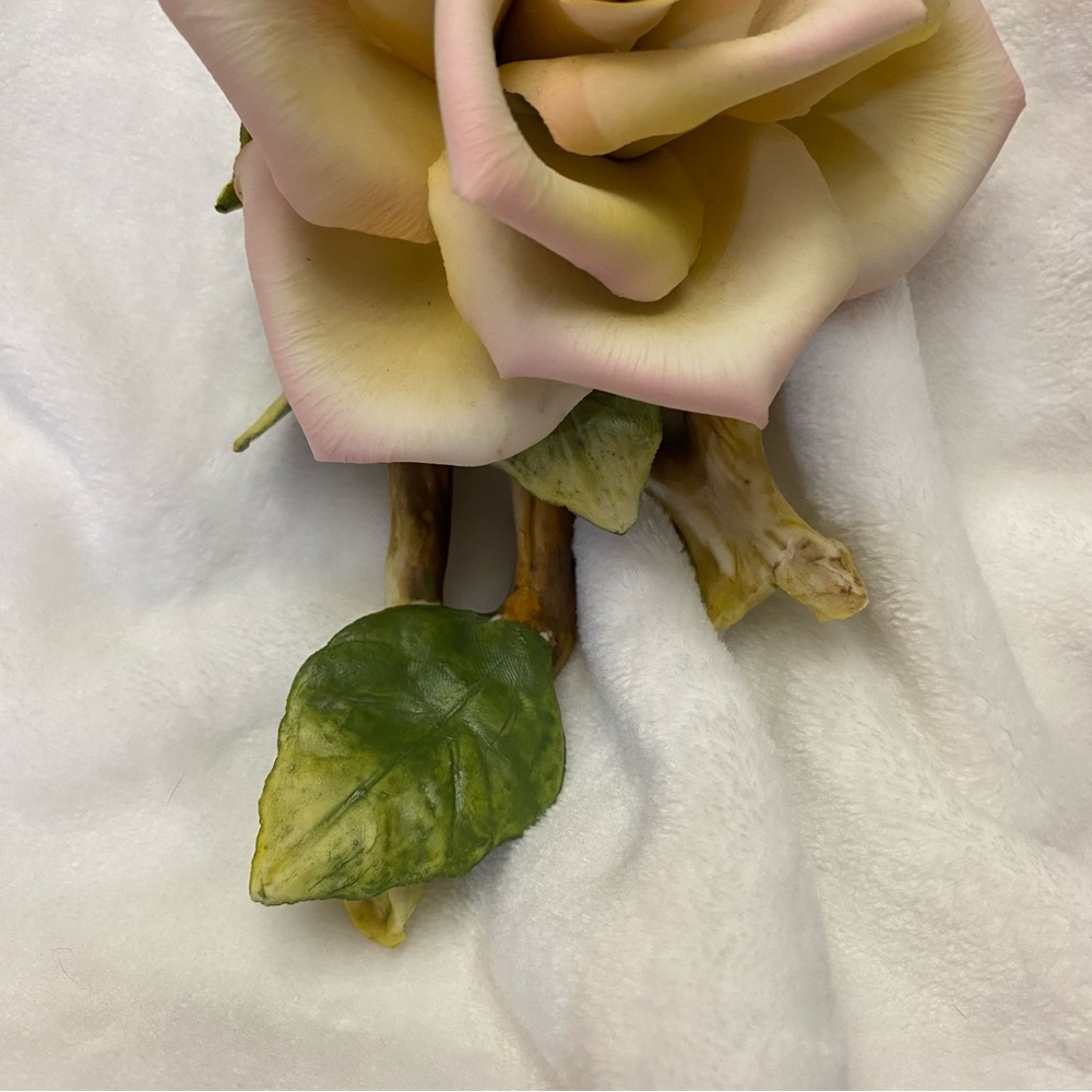 Vintage Napoleon Capodimonte porcelain rose - Picture 3 of 5